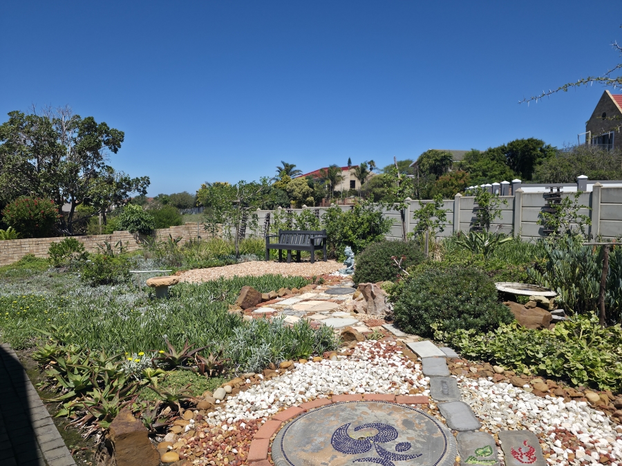 3 Bedroom Property for Sale in Wavecrest Eastern Cape